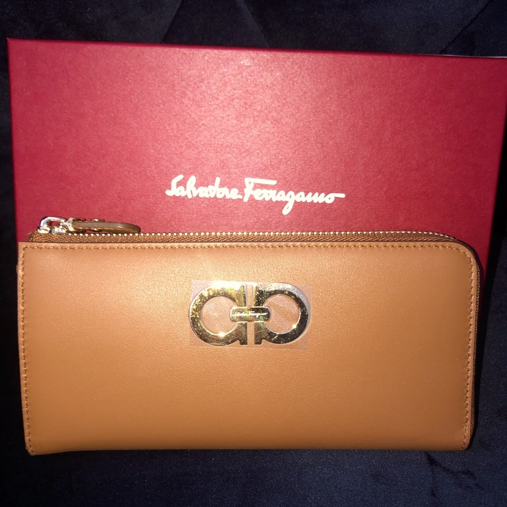 New Salvatore Ferragamo Giancini Wallet - Picture 8 of 10